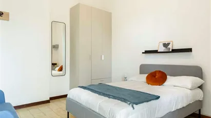Room for rent in Milano Zona 7 - Baggio, De Angeli, San Siro, Milan