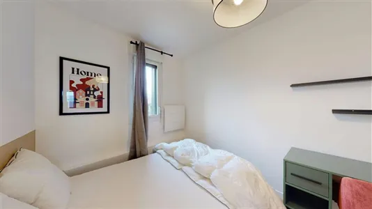 Rooms in Saint-Denis - photo 4