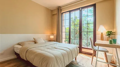 Room for rent in L'Haÿ-les-Roses, Île-de-France