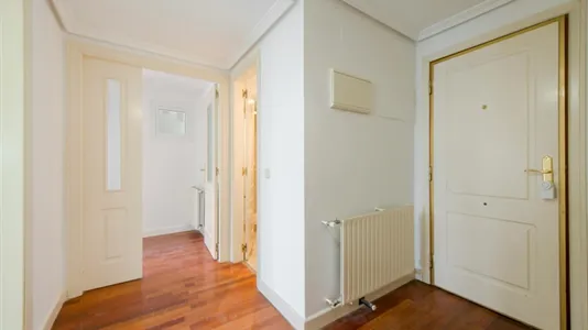 Rooms in El Encinar de los Reyes - photo 9