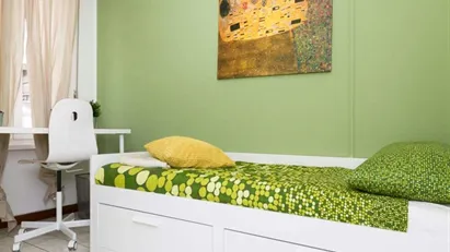 Room for rent in Milano Zona 8 - Fiera, Gallaratese, Quarto Oggiaro, Milan