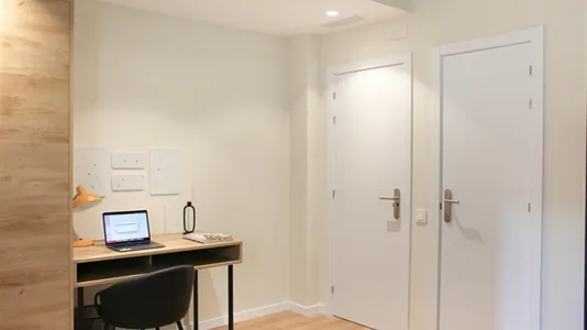 Rooms in Barcelona Eixample - photo 7