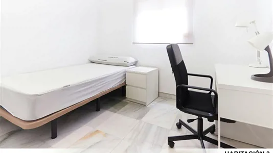 Rooms in Bami - photo 1