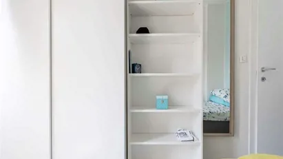 Room for rent in Milano Zona 6 - Barona, Lorenteggio, Milan
