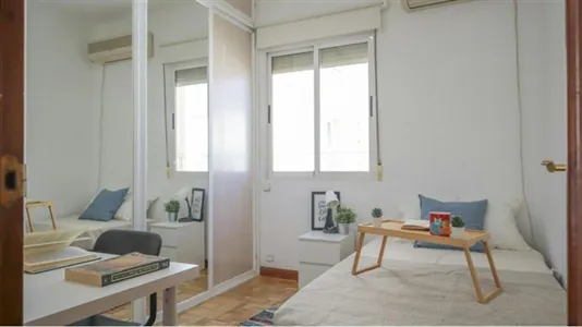 Rooms in Madrid Ciudad Lineal - photo 1