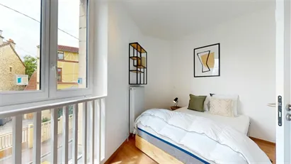 Room for rent in Saint-Germain-en-Laye, Île-de-France