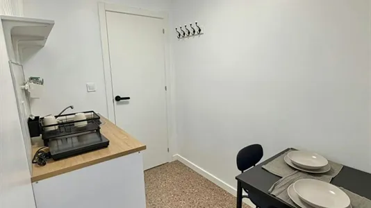 Rooms in Mislata - photo 9