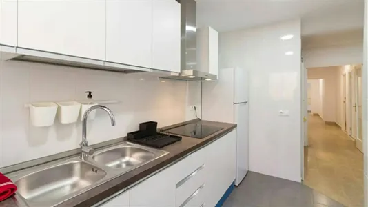 Rooms in Barcelona Ciutat Vella - photo 6