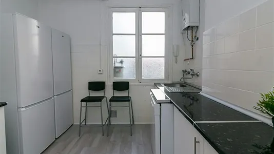 Rooms in Oviedo - photo 9