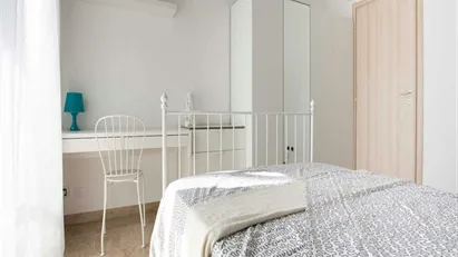 Room for rent in Milano Zona 7 - Baggio, De Angeli, San Siro, Milan