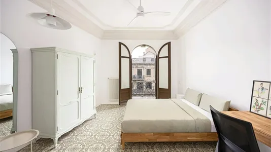 Rooms in Barcelona Eixample - photo 1