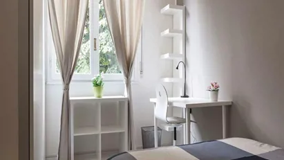 Room for rent in Milano Zona 6 - Barona, Lorenteggio, Milan