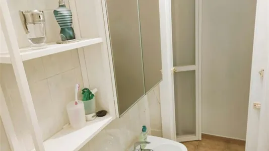 Rooms in Barcelona Ciutat Vella - photo 7