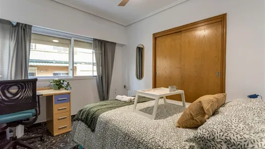 Rooms in Valencia Extramurs - photo 9