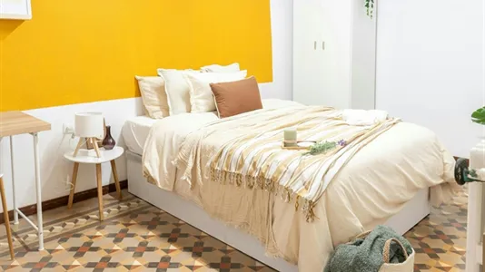 Rooms in Barcelona Eixample - photo 2