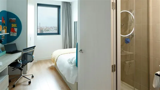 Rooms in Barcelona Sants-Montjuïc - photo 1