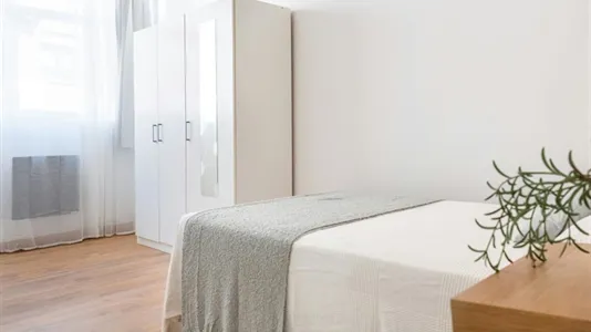 Rooms in Oviedo - photo 8