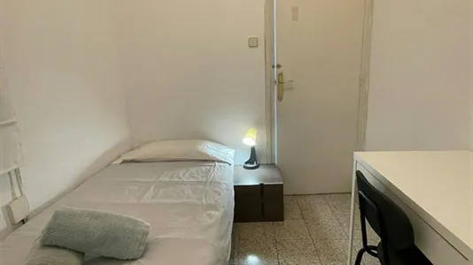 Rooms in Barcelona Sants-Montjuïc - photo 1