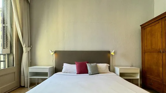 Rooms in Barcelona Eixample - photo 2