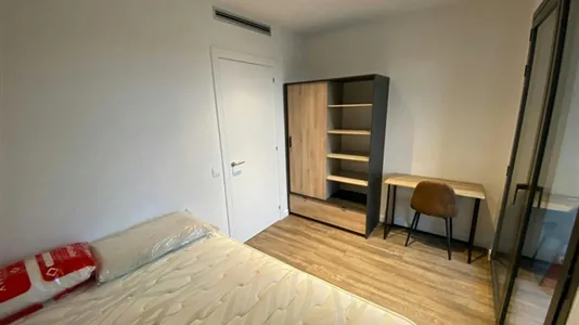 Rooms in Sant Adrià de Besòs - photo 2