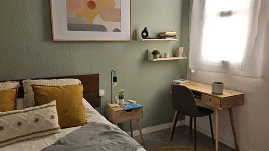 Rooms in Barcelona Eixample - photo 9