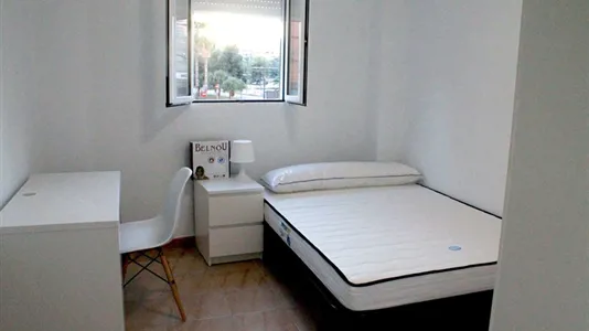 Rooms in el Camí de Vera - photo 3