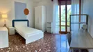 Room for rent, Bologna, Emilia-Romagna, &lt;span class=&quot;blurred street&quot; onclick=&quot;ProcessAdRequest(14135718)&quot;&gt;&lt;span class=&quot;hint&quot;&gt;See streetname&lt;/span&gt;[xxxxxxxxxxxxx]&lt;/span&gt;