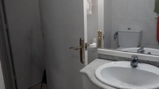 Rooms in Barcelona Sants-Montjuïc - photo 8