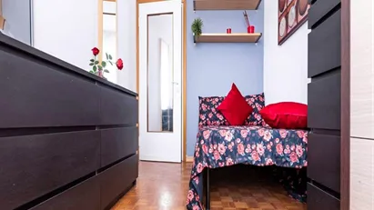 Room for rent in Milano Zona 6 - Barona, Lorenteggio, Milan