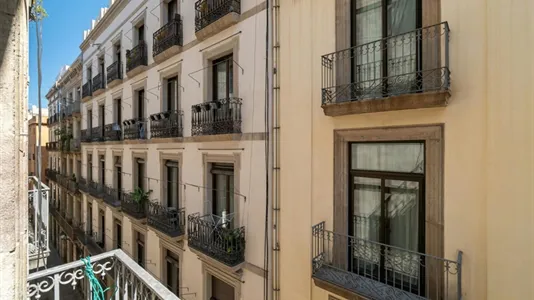 Rooms in Barcelona Ciutat Vella - photo 2