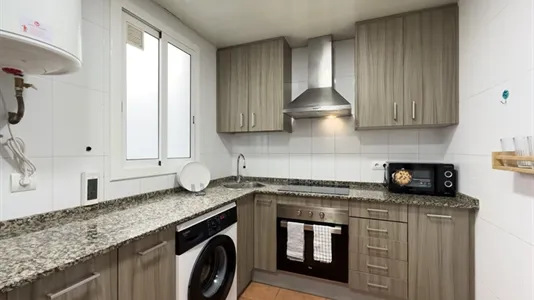 Rooms in Barcelona Ciutat Vella - photo 10