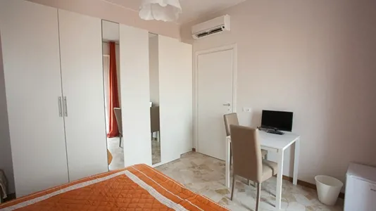 Rooms in Milano Zona 2 - Stazione Centrale, Gorla, Turro, Greco, Crescenzago - photo 2