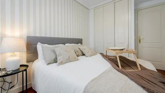 Rooms in El Encinar de los Reyes - photo 3