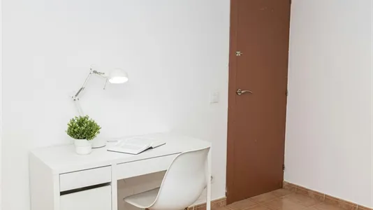 Rooms in Barcelona Ciutat Vella - photo 7