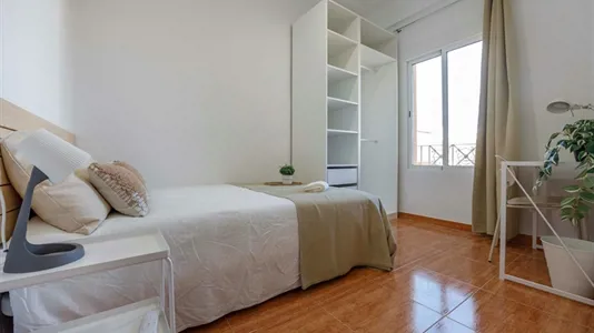 Rooms in el Camí de Vera - photo 1