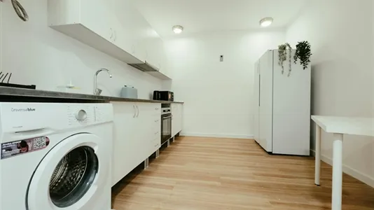 Rooms in Barcelona Eixample - photo 8