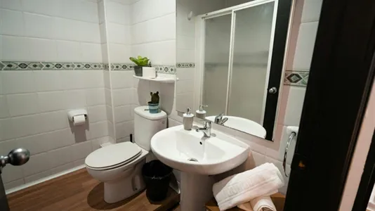 Rooms in Málaga - photo 4