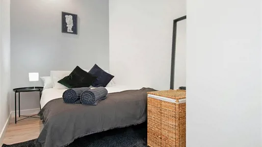 Rooms in Madrid Centro - photo 1