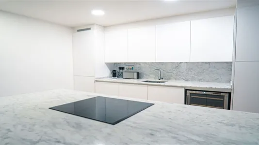 Rooms in Barcelona Ciutat Vella - photo 9