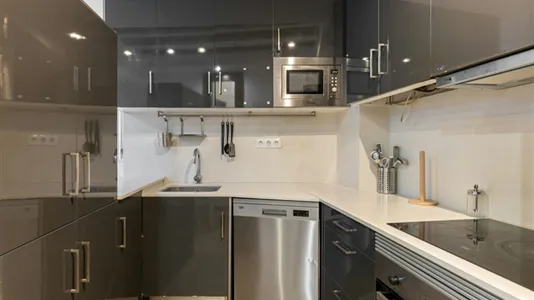 Rooms in Barcelona Ciutat Vella - photo 9