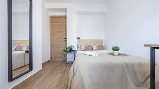 Rooms in el Camí de Vera - photo 2
