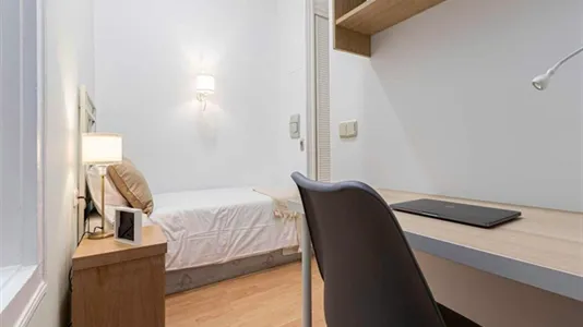 Rooms in Madrid Centro - photo 5