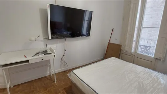 Rooms in Barcelona Eixample - photo 5