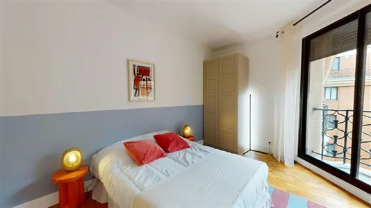 Rooms in Paris 8ème arrondissement - photo 2