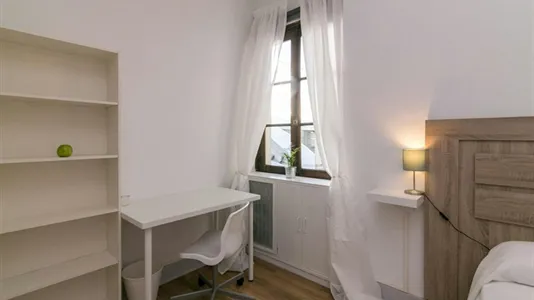 Rooms in Oviedo - photo 4