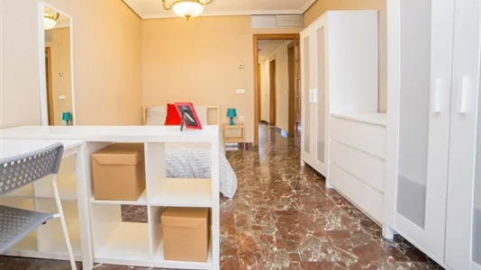 Rooms in Valencia Extramurs - photo 4