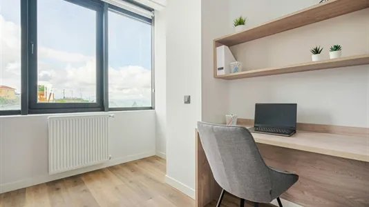 Rooms in Oviedo - photo 4