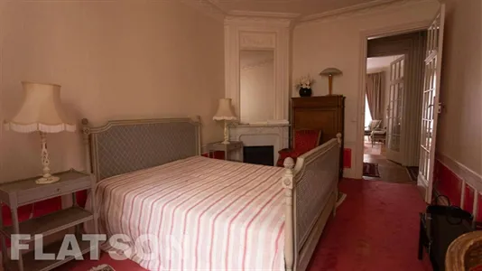 Apartments in Paris 16ème arrondissement (South) - photo 6