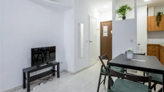 Rooms in Barcelona Ciutat Vella - photo 10