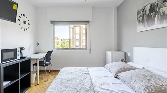 Rooms in Guadalajara - photo 4